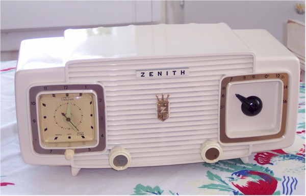 Zenith 515W Clock Radio (1957)