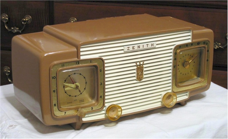 Zenith L-515 Clock Radio (1953)