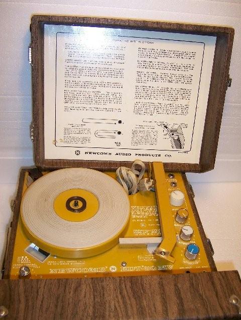 Newcomb EDT-30MV Portable Record Player