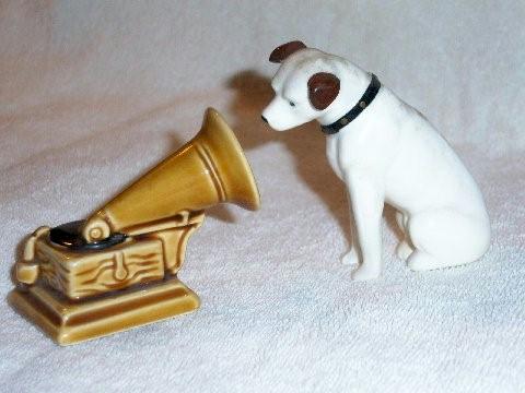 Nipper & Victrola "His Masters Voice" Salt & Pepper Shakers