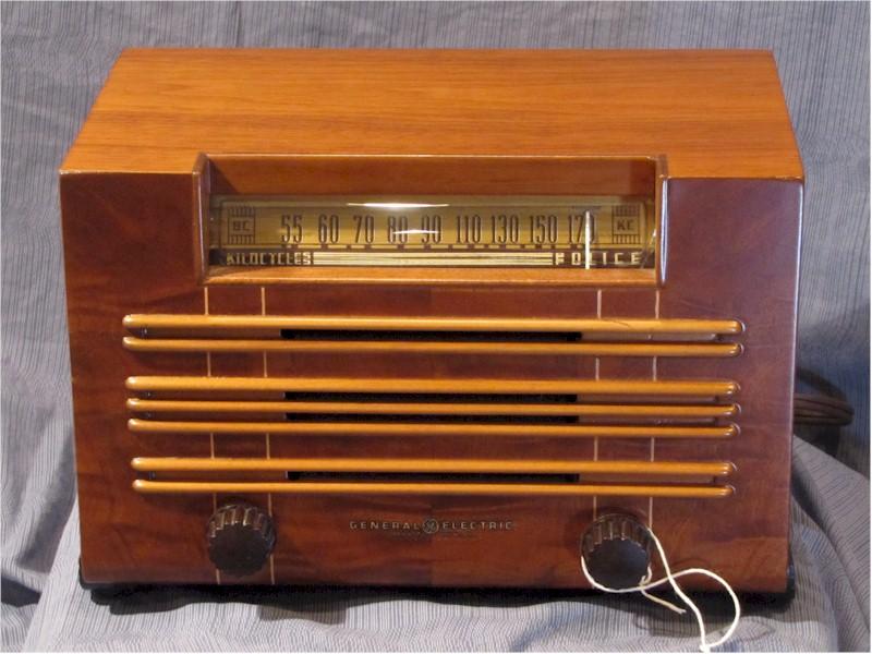 General Electric Wooden Table Radio