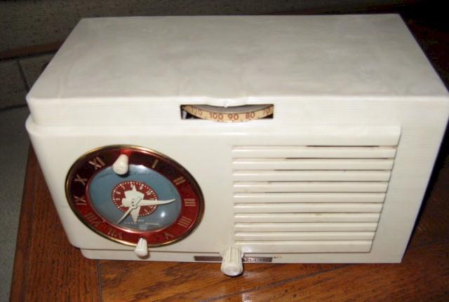 General Electric 62 Clock Radio (1948)