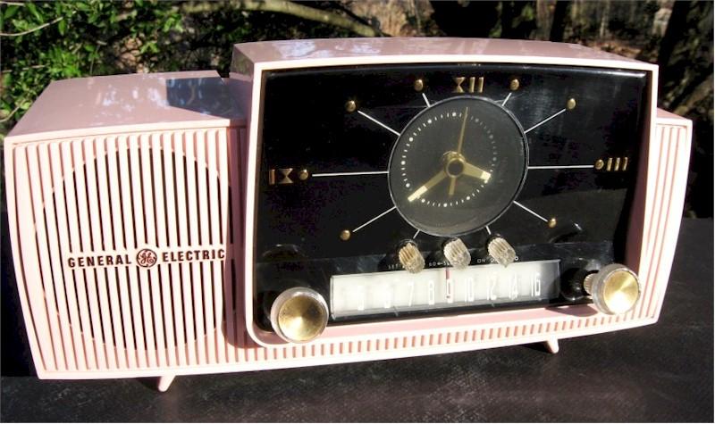 General Electric 913D Clock Radio (1957)