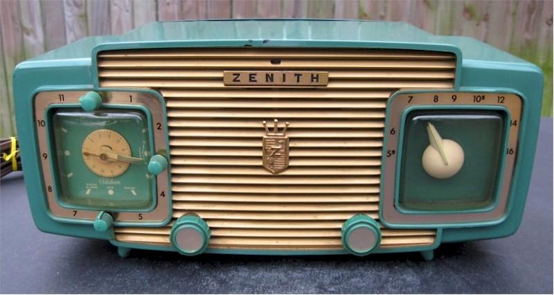 Zenith K-622 Clock Radio (1953)