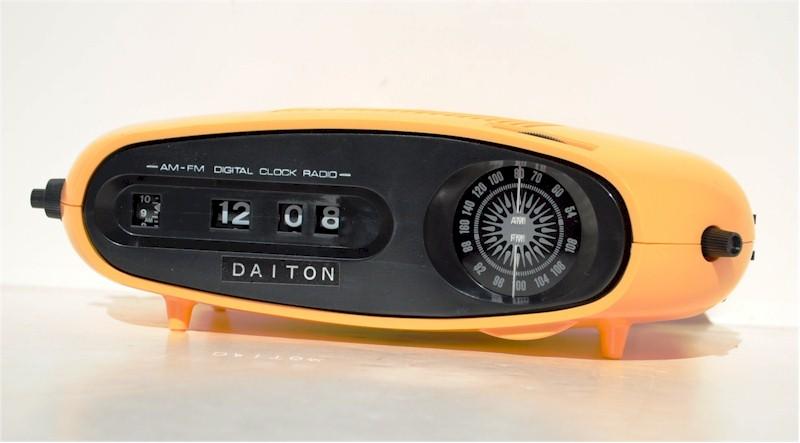 Daiton AM/FM Clock Radio