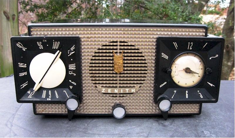 Zenith Z-733 AM/FM Clock Radio (1956)