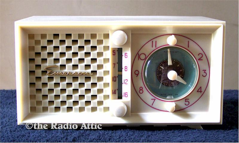 Emerson 695B Clock Radio (1952)