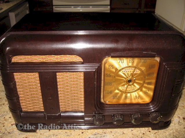 FADA AM/FM Radio (1949)