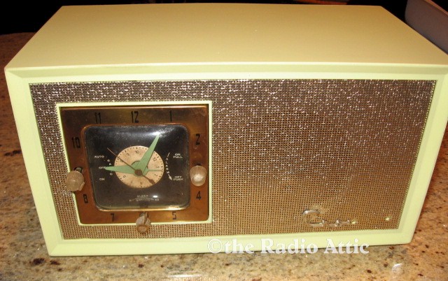 Crosley E90CE Clock Radio (1953)