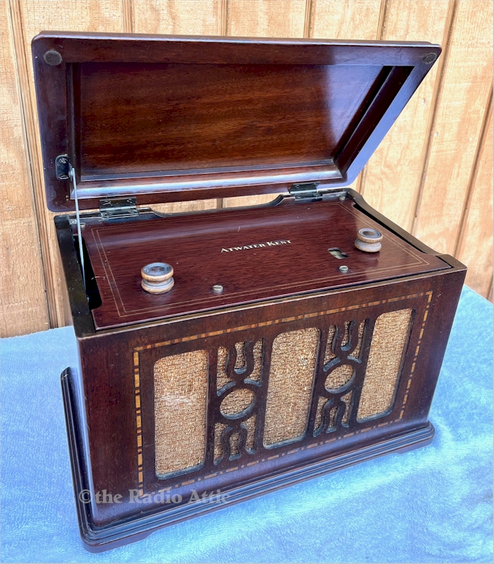 Atwater Kent 555 Music Box (1933)