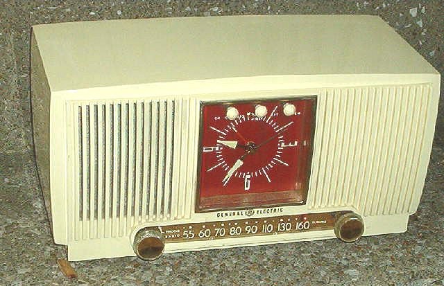General Electric 573 Clock Radio (1955)