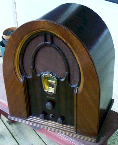 Philco 91 Cathedral (1933)