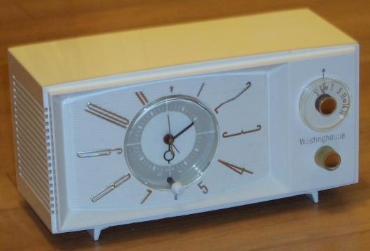 Westinghouse H816L5 Clock Radio (1950s)