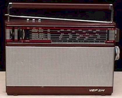 Soviet VEF214 Transistor SW Radio (1980)