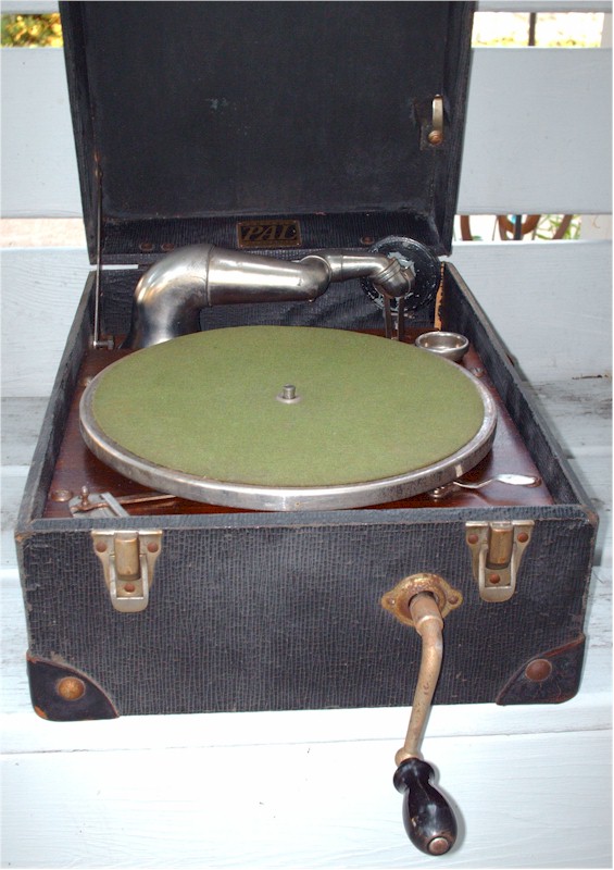 PAL Portable Phonograph
