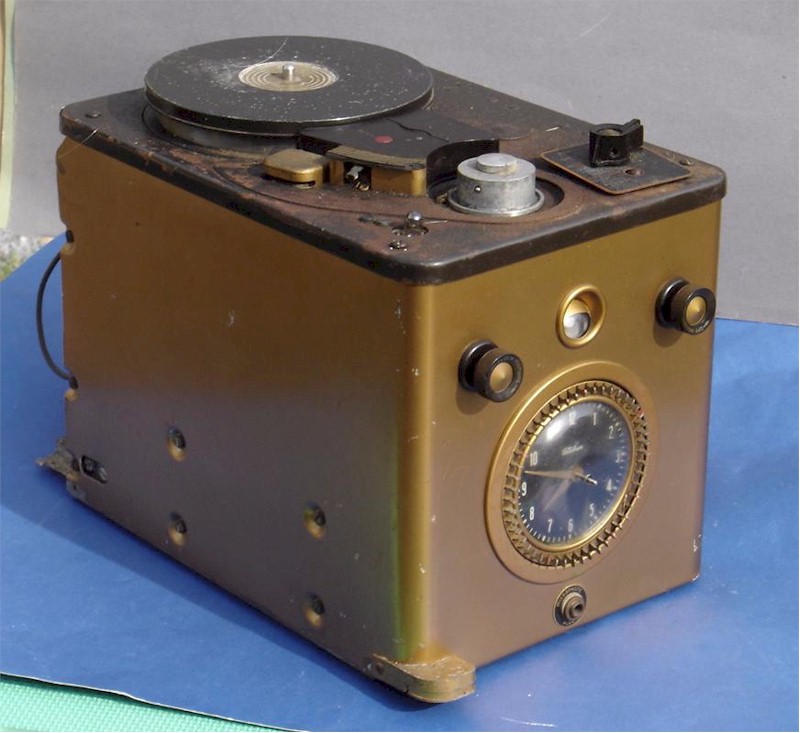 Silvertone Wire Recorder (1946) - SOLD! - item number 0800022