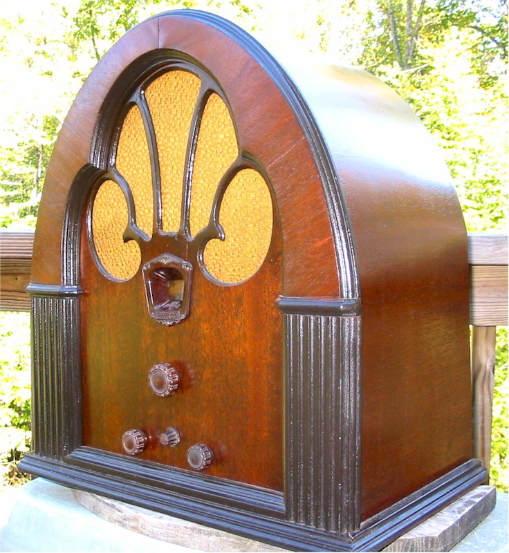 Philco 70 Cathedral (1931)