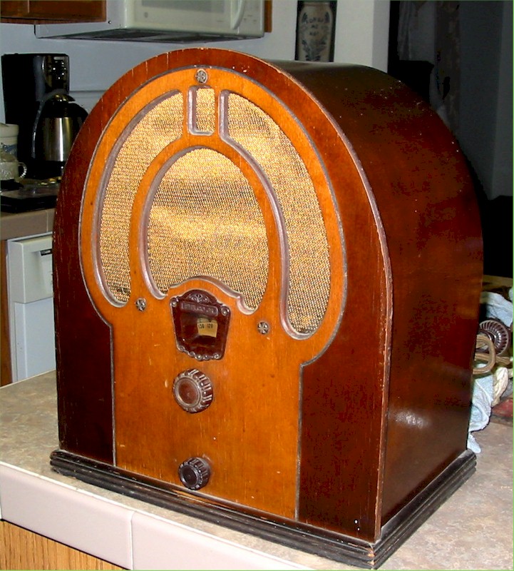 Philco 80 Junior Cathedral (1932)