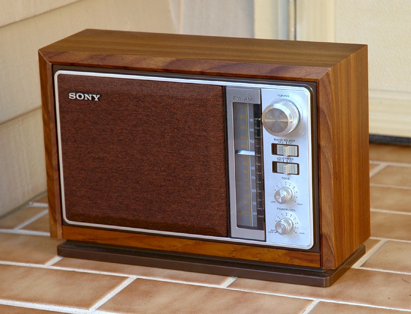 Buy the VTG 1980's Sony ICF-9740W Am/Fm Wood Grain Case Table Top Radio