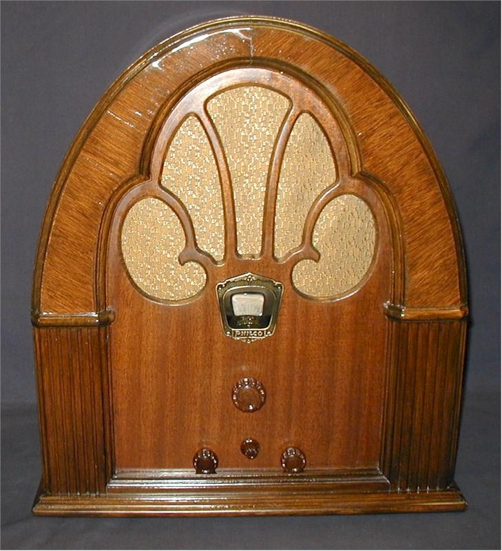 Philco 70 "Baby Grand" Cathedral (1931)