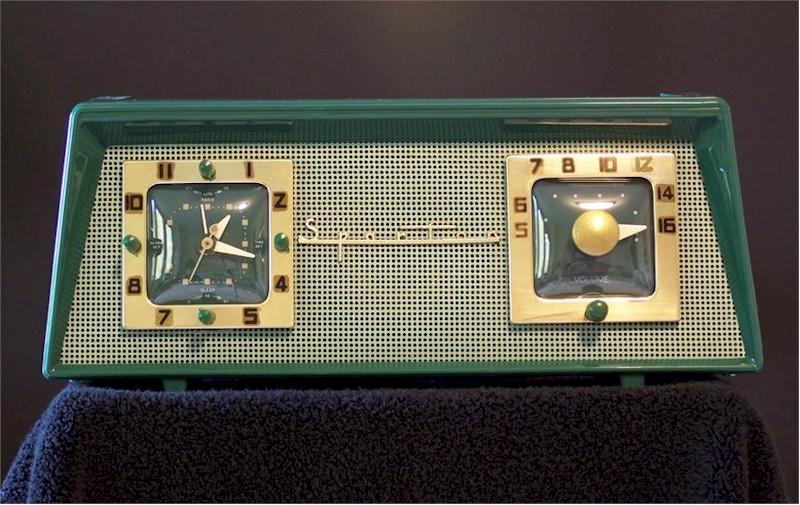 Sparton 325C Clock Radio (1954)