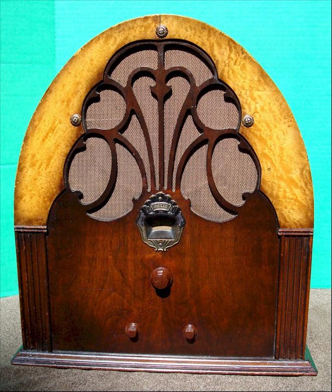 Philco 20 Baby Grand DeLuxe Cathedral (1930)