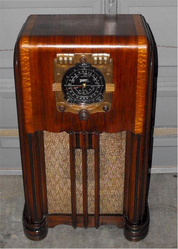 Zenith 6-S-362 "Stars and Bars" Patriotic Console (1938)