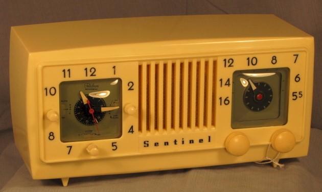Sentinel 1U246 Clock Radio (1950s)
