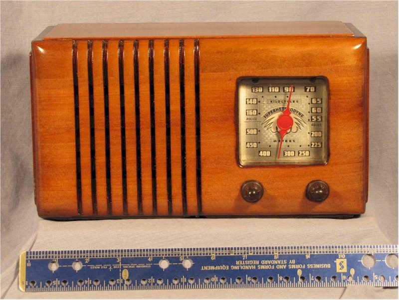 Unknown Wood Radio