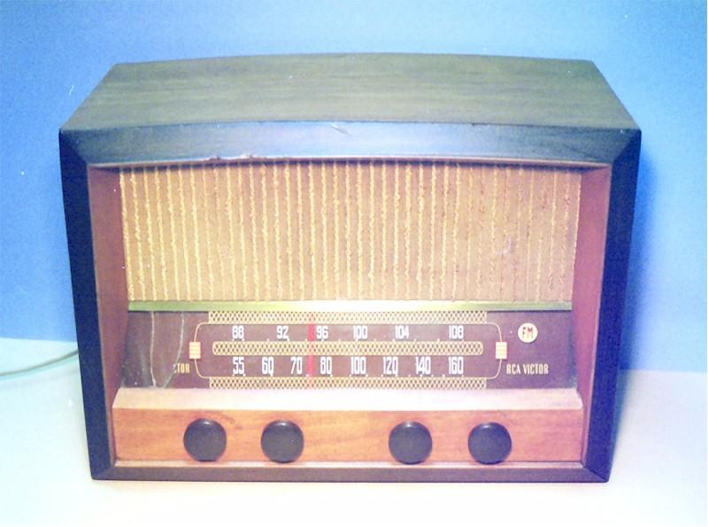 RCA Victor 68R3 AM-FM (1946)