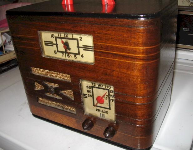 Philco PT-69 "Transitone" Clock Radio (1939)
