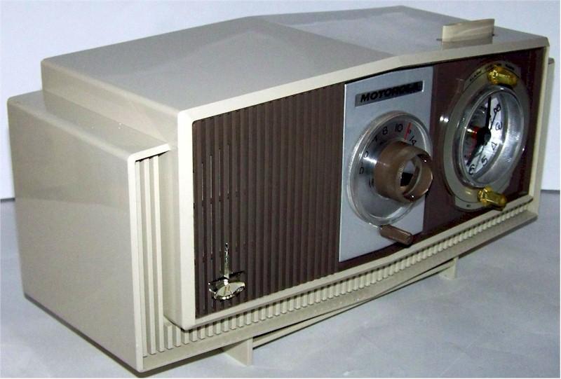 Motorola C4S-146 Clock Radio (early 1960's)