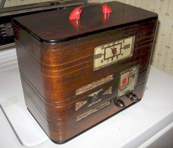 Philco PT-69 "Transitone" Clock Radio (1939)