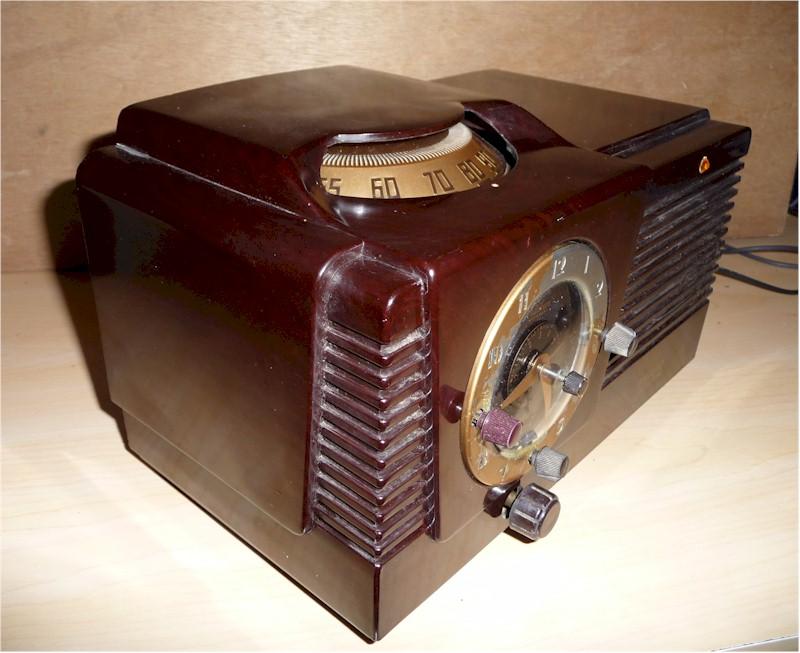 Philco 51-537 Clock Radio (1950)