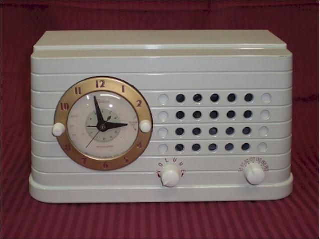Telechron 8H59 "MusAlarm" Clock Radio (1949)