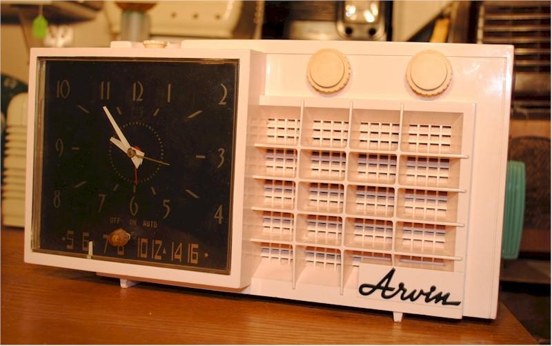 Arvin 5561 Clock Radio (1957)