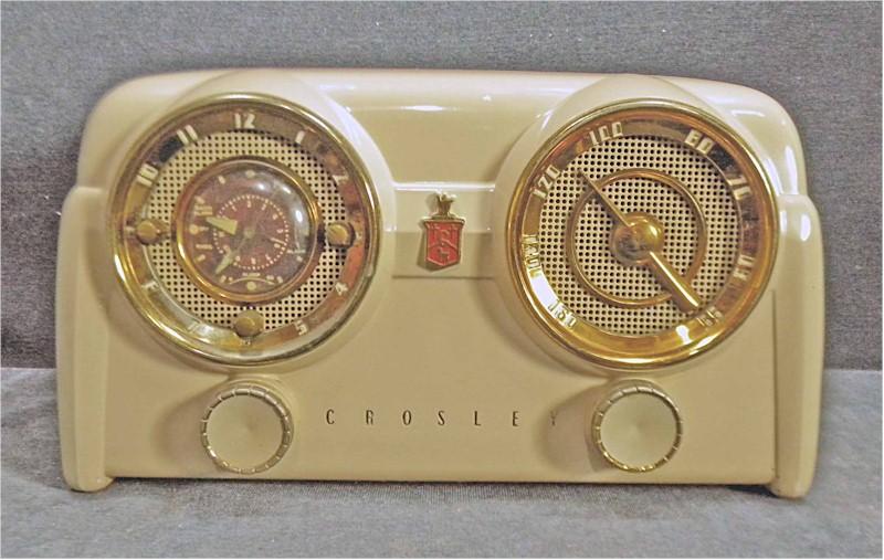 Crosley D-25-TN Clock Radio (1951)