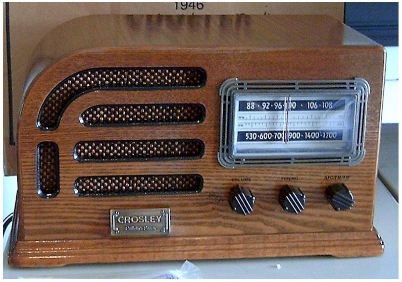 Crosley Reproduction Wooden Table Radio
