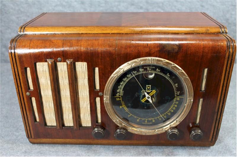 Unknown Big Dial Table Radio