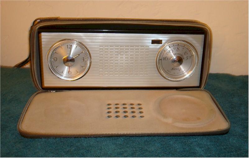 Norelco L2X97T Portable Clock Radio (1960)