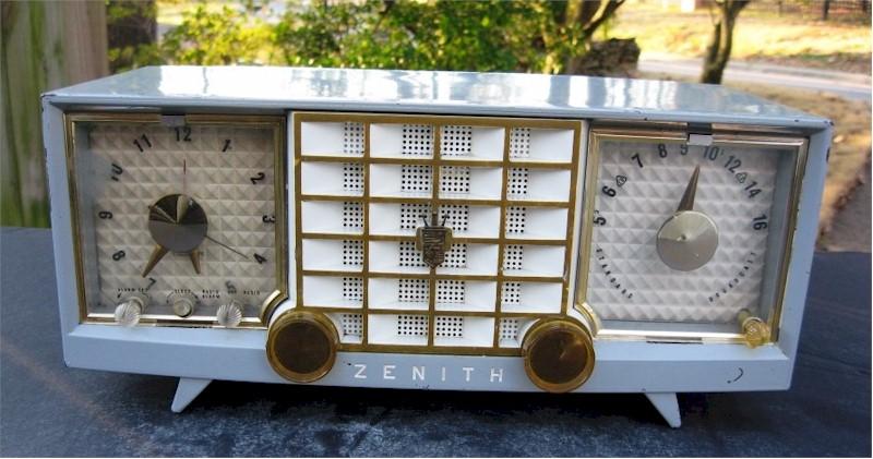 Zenith R-623-G Clock Radio (1955)