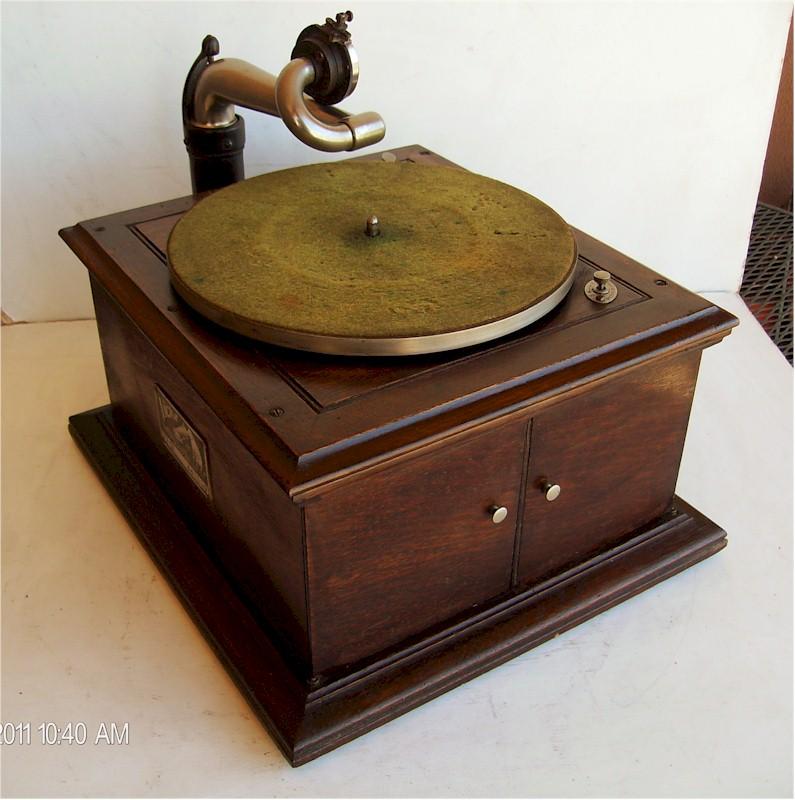 Victor VV-IV Phonograph