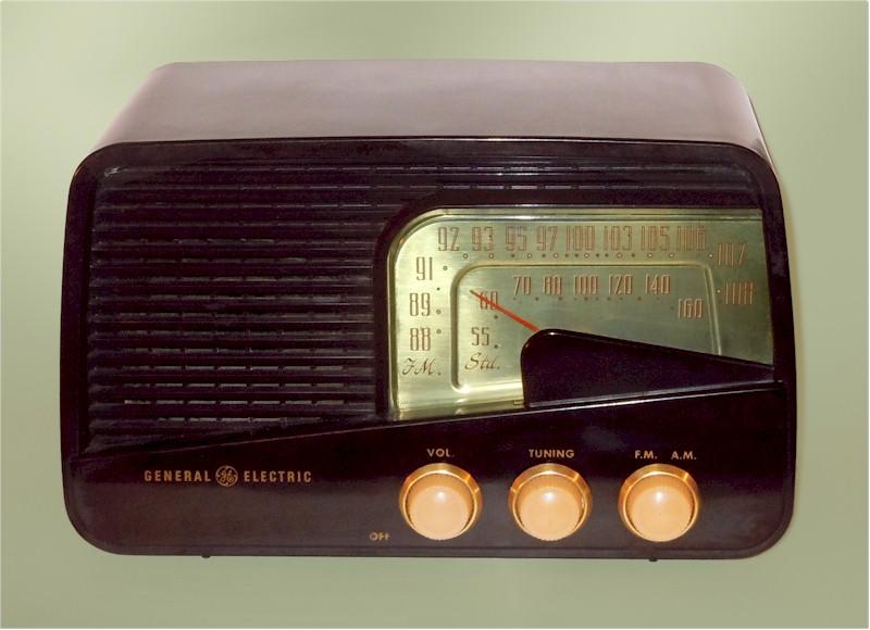 General Electric 218 AM/FM (1950)