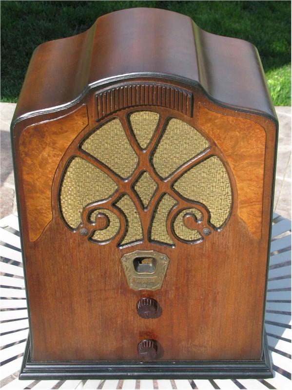 Columbia Phonograph C-31 Cathedral (1932)