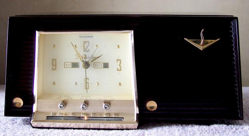Silvertone 6025 Clock Radio (1956)