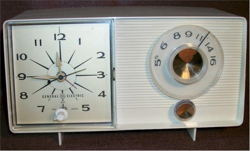 General Electric C403D Clock Radio (1965)