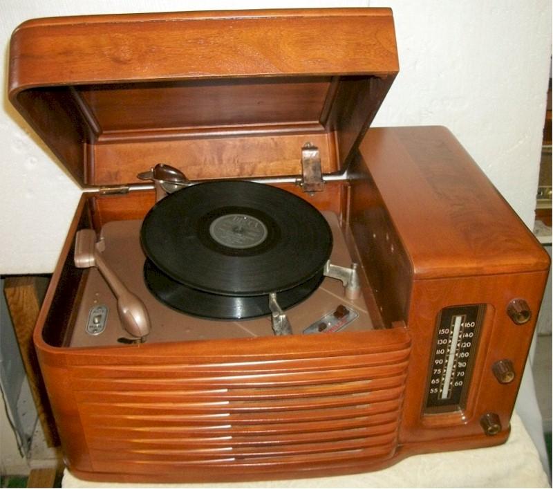 Philco 46-1203 Radio/Record Player (1946)