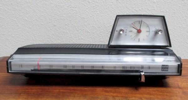 Philips 22RS-274/42R Clock Radio (1960s)
