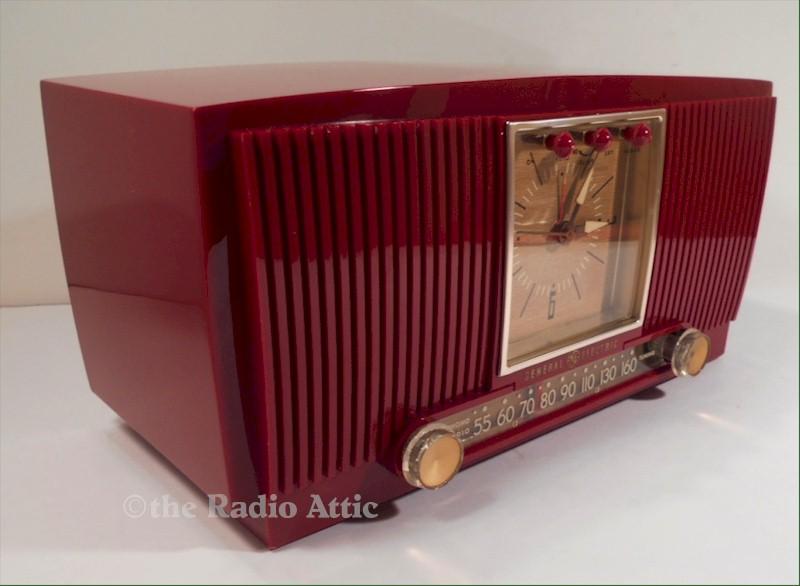 General Electric 574 Clock/Radio (1954)
