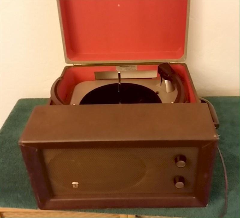 Airline 35-GDC-998B Portable Phonograph (1954)
